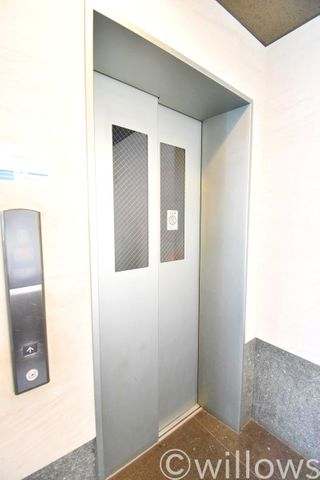エレベーターはもちろん完備。防犯カメラ付きで防犯対策もしっかりとしており、1人でも安心して利用できます。/エレベーター完備。防犯カメラ付きで防犯対策もしっかりとしており、1人でも安心して利用できます。