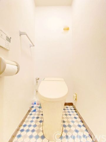 トイレは白を基調とし、清潔感のある空間に。