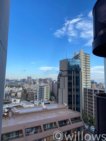 12階部分バルコニーからの眺望です。綺麗な青空が広がり、爽やかな気分になる景色ですね。