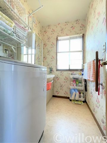 洗面台は朝を快適させてくれる空間としては大切な空間です。バタバタしている忙しい朝でも収納が多い洗面台では短時間で効率良く支度ができます。