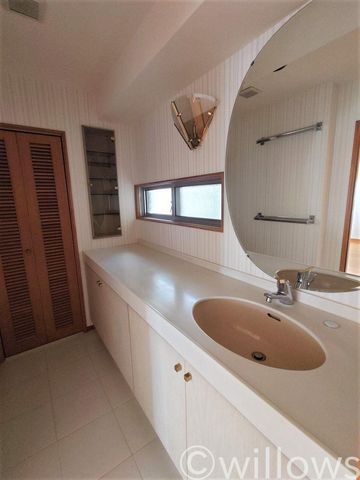 家族みんなが使う洗面スペースはワイドな造りになっており、お掃除もしやすくいつでも清潔です。