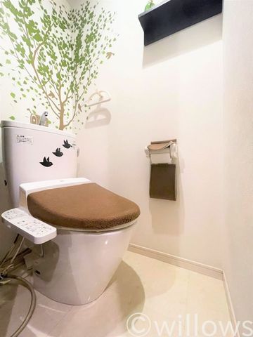トイレは白を基調とし、清潔感のある空間に。より快適にご利用いただくために、ウォシュレットタイプを採用。