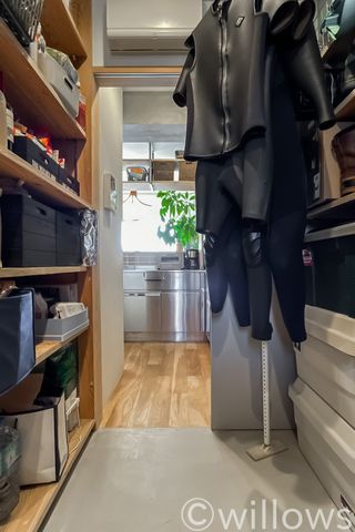 収納棚はキッチンから近いため使いたいものをすぐに取り出せます。