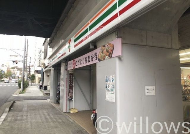 セブンイレブン京急ST黄金町店 徒歩11分。 880m