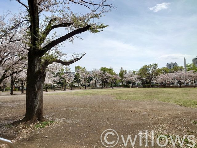 府中公園 徒歩6分。 440m