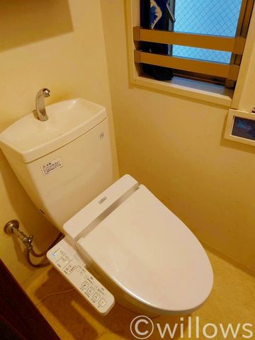 トイレには窓がもあり、いつも清潔な空間を保てます。