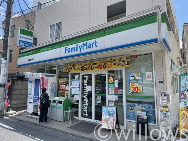 ファミリーマート南新宿駅前店 徒歩6分。 430m