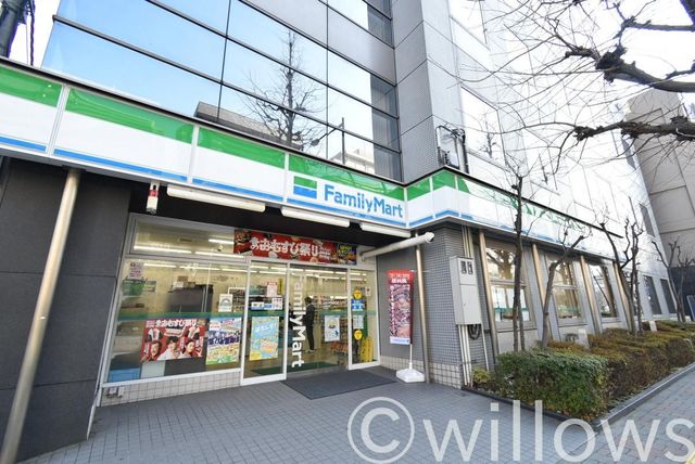 ファミリーマート江戸川橋駅西店 徒歩1分。 60m