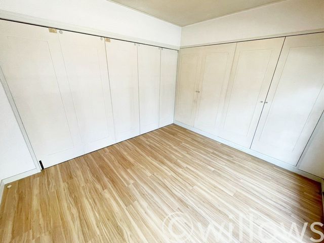 独立性を高めたお部屋はたっぷりの収納を配備し、スッキリとした居住空間に。陽光が降り注ぐ明るく開放的な間取りが魅力的です。