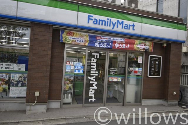 ファミリーマート駒沢大学駅前店 徒歩4分。 310m