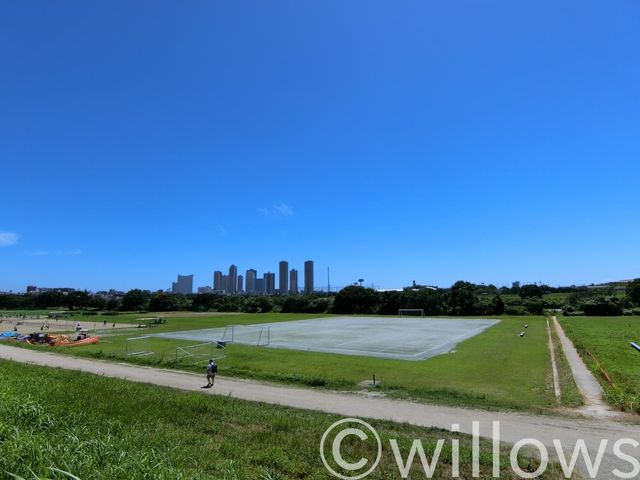 多摩川玉川公園 徒歩21分。 1660m