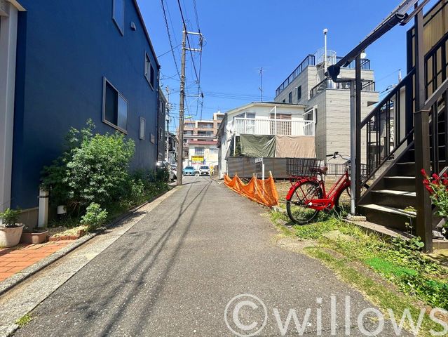 対象地前面は建築時にセットバックいたしますので、お車の通行・駐車もより快適になりそうですね。