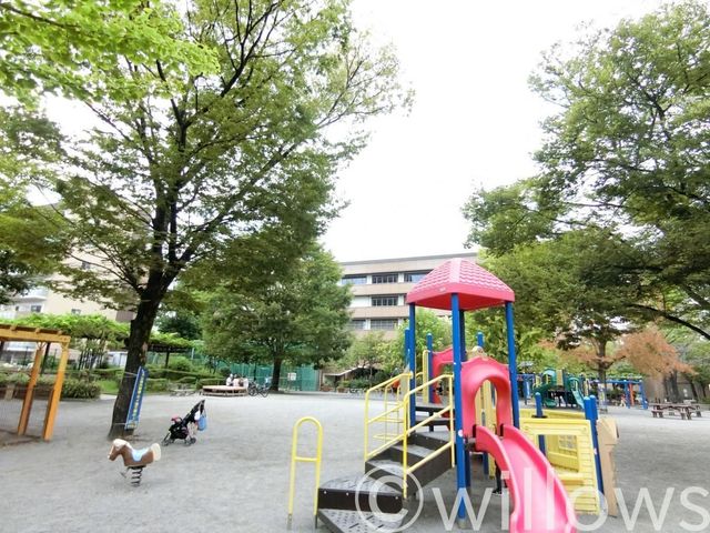 新月島公園 徒歩7分。 490m