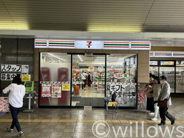 セブンイレブン小田急経堂店 徒歩5分。 400m