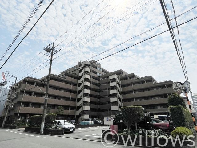 地上9階建て（6階部分）のマンションです。フルリノベーション済みで新しいお部屋で新生活が迎えられます。