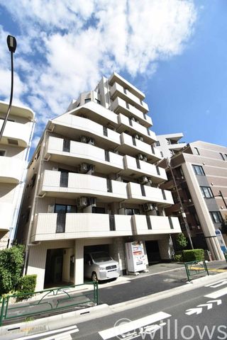 大切なペットとも暮らせる(規約有)、地上階建て（階部分）のマンションです。目黒線「洗足」駅・「大岡山」駅、大井町線「北千束」駅が全て徒歩圏内。利便性の高い好立地です。