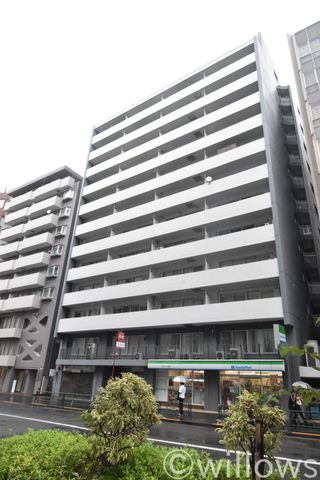 14階建て（5階部分）のマンションです。周辺は商業施設が揃う、暮らしやすい街並みが魅力的です。