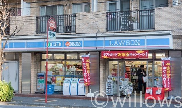 ローソン新宿山吹町店 徒歩3分。 220m