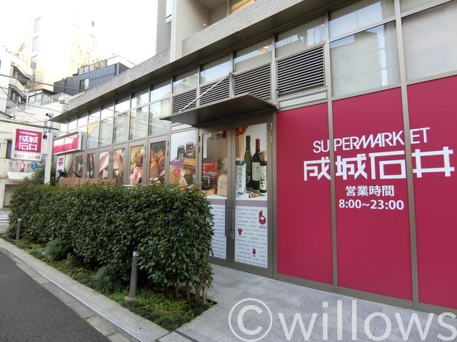 成城石井麻布十番店 徒歩6分。 430m