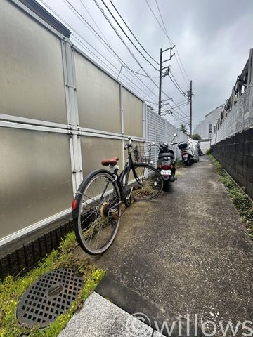 自転車は必需品という方も多くいらっしゃいます。見るとお子様を乗せる自転車も多く、このマンションコミュニティの雰囲気を教えてくれます。