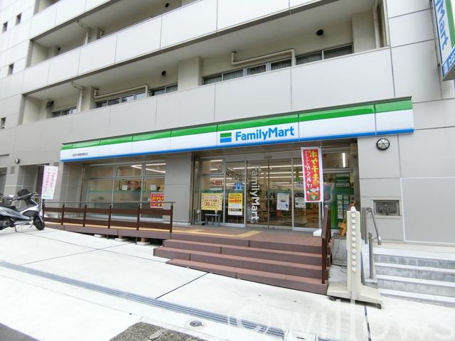 ファミリーマート西早稲田三丁目店 徒歩3分。 180m