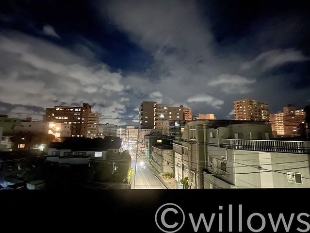 ルーフバルコニーからの夜景。