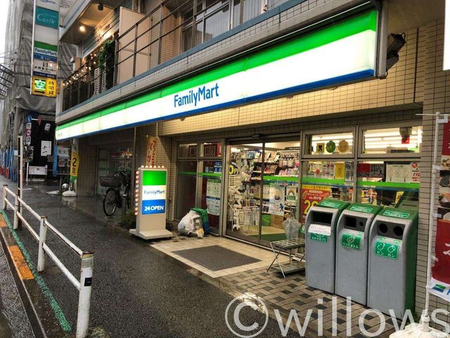 ファミリーマート駒沢二丁目店 徒歩3分。 220m