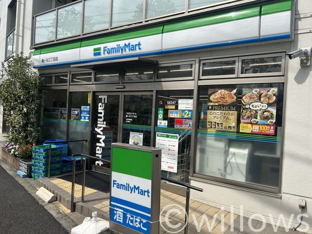 ファミリーマート幡ヶ谷三丁目店 徒歩4分。 310m