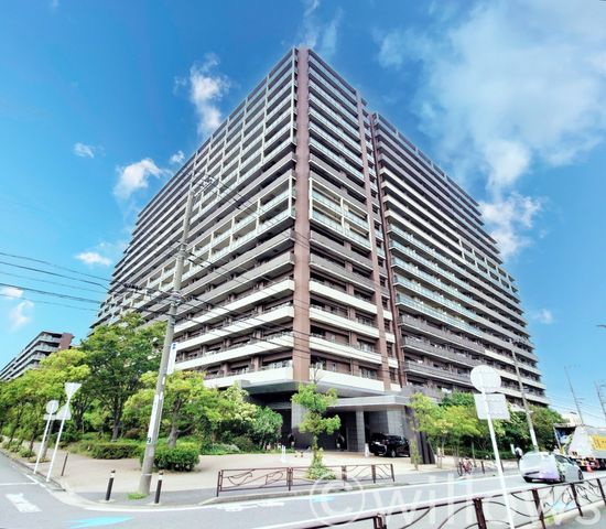 大切なペットとも暮らせる(規約有)、地上19階建て（7階部分）のマンションです。周辺は教育施設やスーパーが揃う、暮らしやすい街並みが魅力的です。