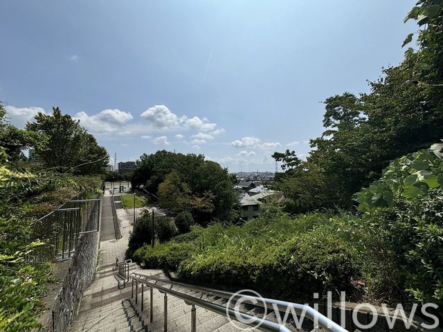 小山白山公園 徒歩2分。 100m