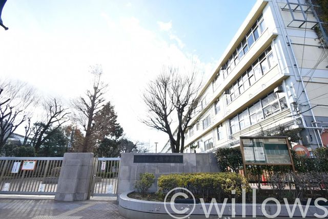 世田谷区立三宿中学校 徒歩12分。 940m