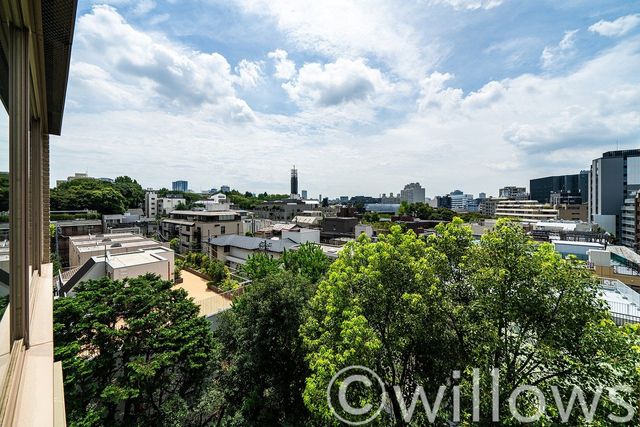 眺望の良い部屋で新生活をしてみませんか？青空がみえたり、眺望や窓からの景色が良いと、家で過ごす時間も快適なものとなります。