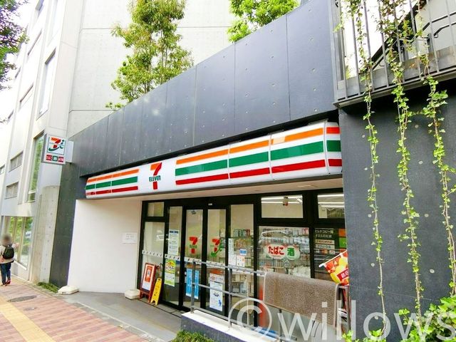 セブンイレブン文京真砂坂上店 徒歩10分。 730m