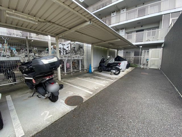 バイク置き場も完備