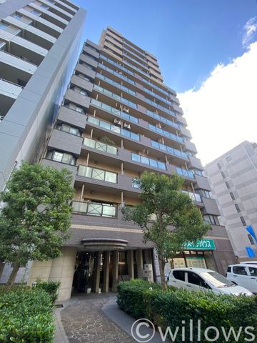 地上14階建て（12階部分）のマンションです。教育施設や商業施設が揃う暮らしやすい街並みが魅力です。