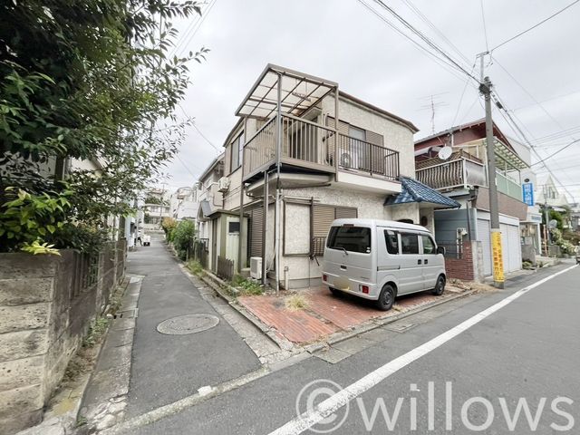 南東・南西角地ならではの陽当たり・風通しを確保できる区画。土地形状も整形地のため、お客様のご希望のプランを入れ易くライフスタイルに合った間取りプランを叶えやすいことにつながりますね。