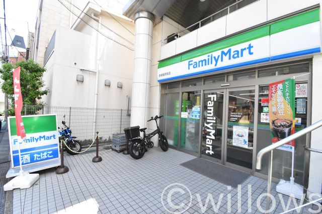 ファミリーマート赤坂稲荷坂店 80m