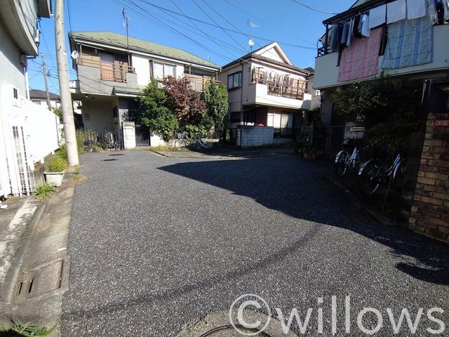 近隣は閑静な住宅街でございます。住環境の整った快適にお過ごし頂ける立地です。