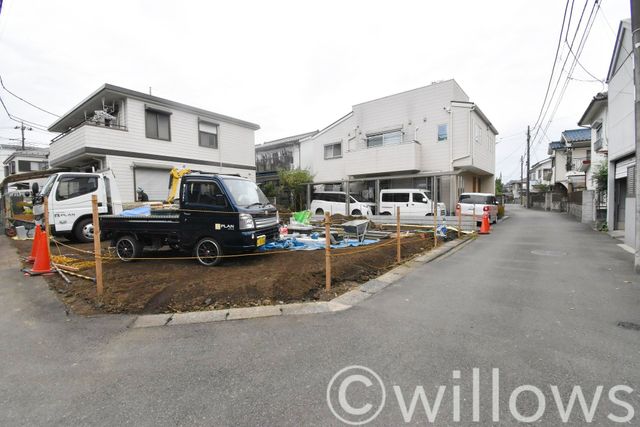 （南側接面道路）新居でくつろぐひと時に暖かい陽が差し込む、南側接道ならではのメリットを享受♪何にも変えられないロケーションで新生活を。