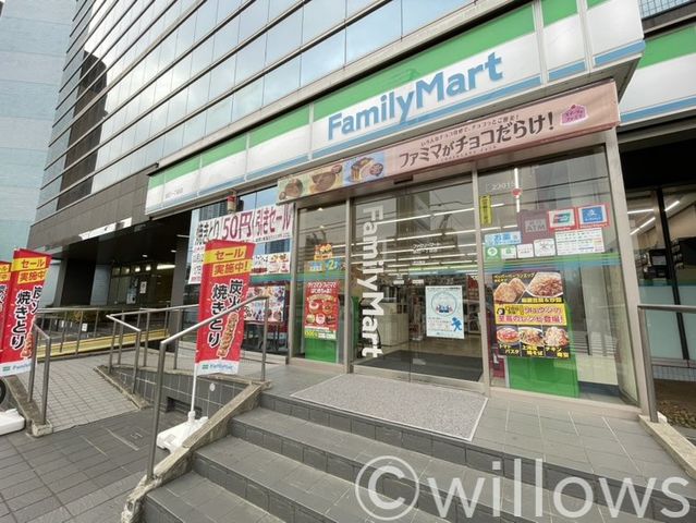 ファミリーマート辰巳一丁目店 徒歩9分。 690m